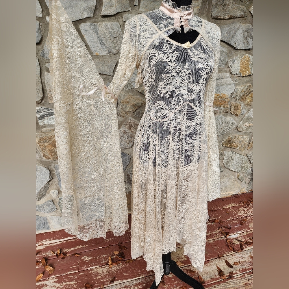 Fairycore Ghostly "Vintage White" Lave Cropped Bell Sleeve Bolero